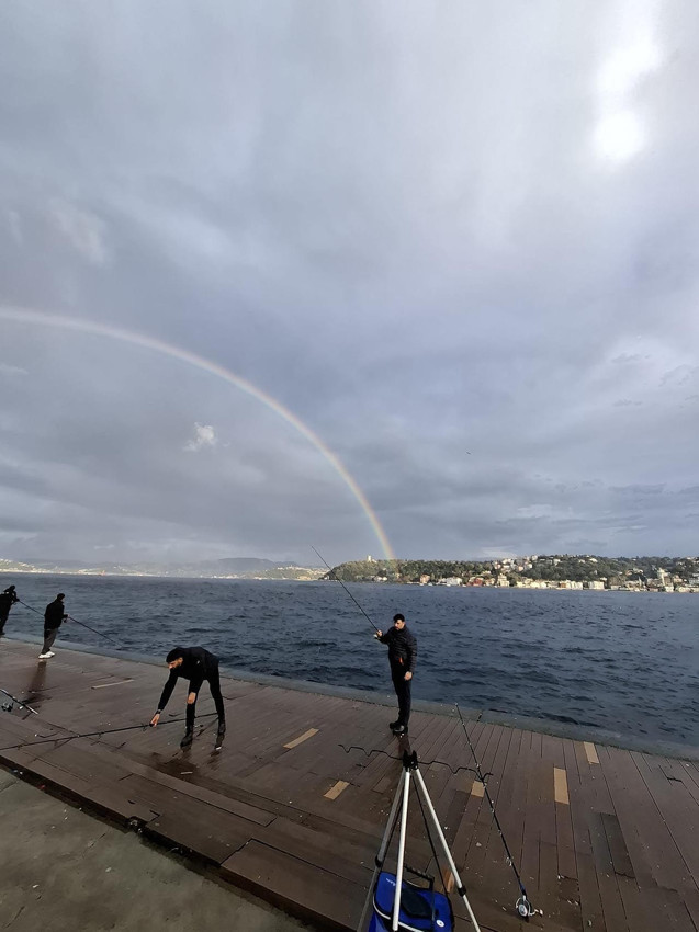İstanbul Boğazı'nın ortasında gökkuşağı sürprizi - Resim: 1