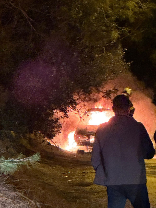 Trafikteki bir otomobil infilak etti, bir kişi feci halde can verdi - Resim: 3