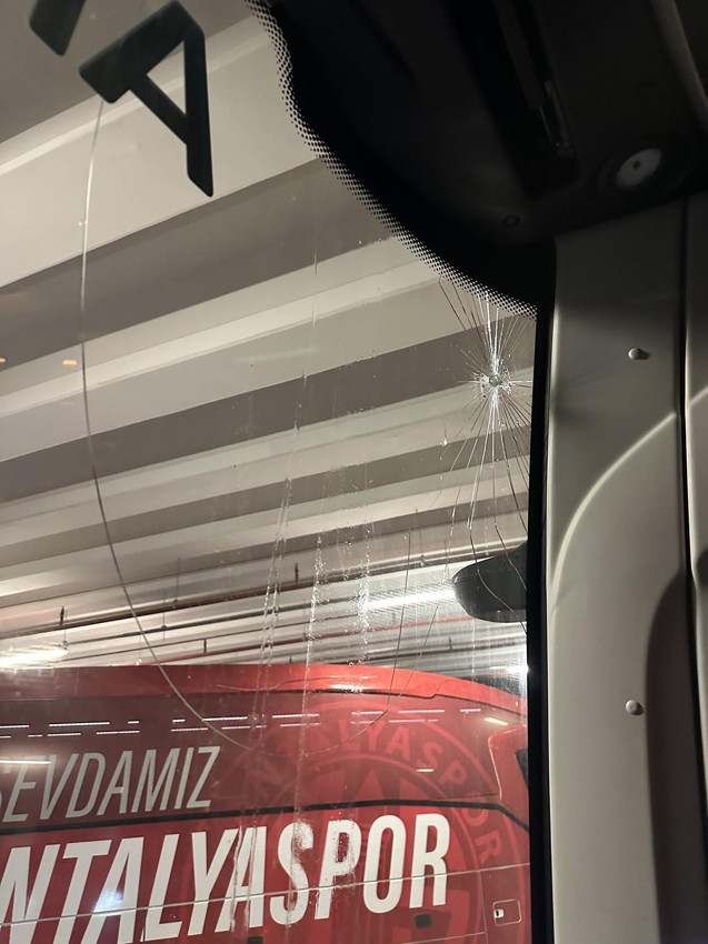 Trabzonspor'un takım otobüsü taşlı saldırıya uğradı! - Resim: 2