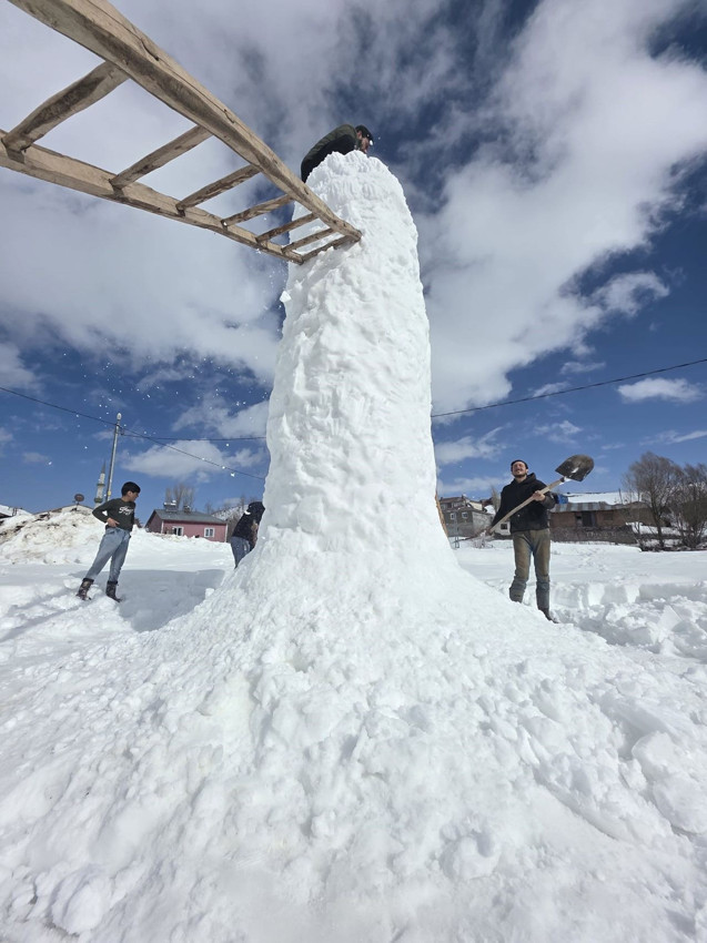 Türkiye'nin en garip kardan adamı sosyal medyayı salladı - Resim: 2