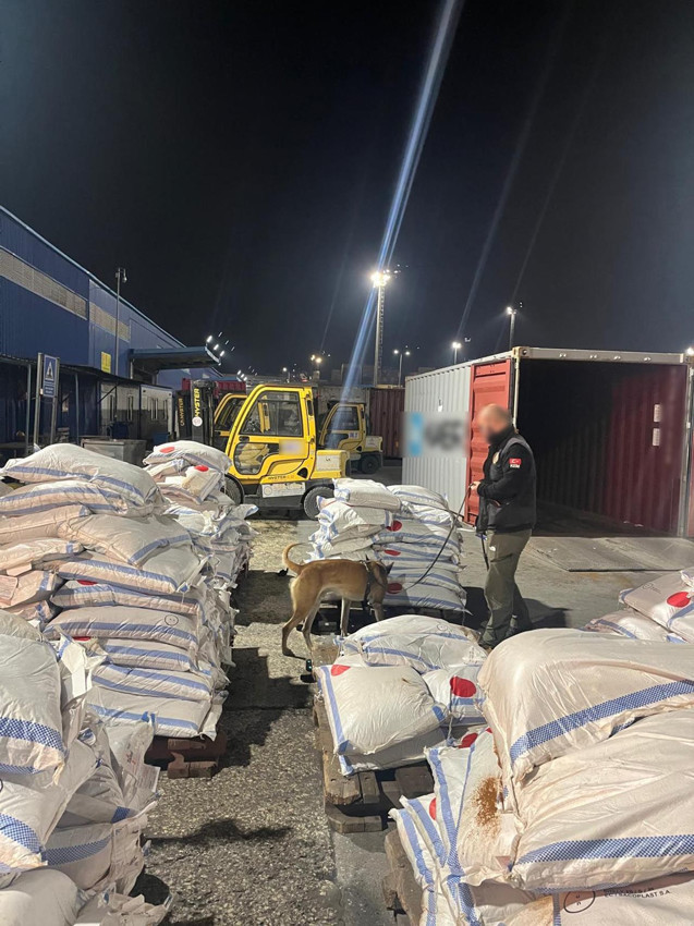 Gümrüklerde büyük operasyon! Piyasa değeri 828 milyon TL... - Resim: 4