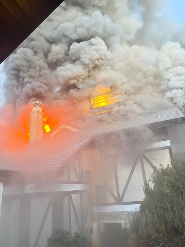 Aslıhan Karalar'ın İstanbul'daki villasında büyük yangın! Ev kül oldu! - Resim: 2