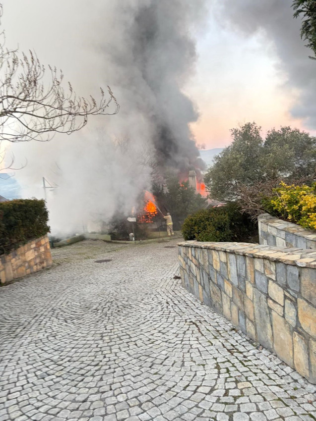Aslıhan Karalar'ın İstanbul'daki villasında büyük yangın! Ev kül oldu! - Resim: 3