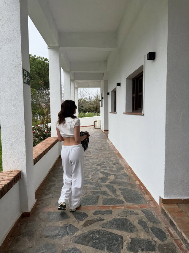 Melis Sezen'den Delikanlı mesaisine İspanya arası; Tatil pozları olay oldu - Resim: 3