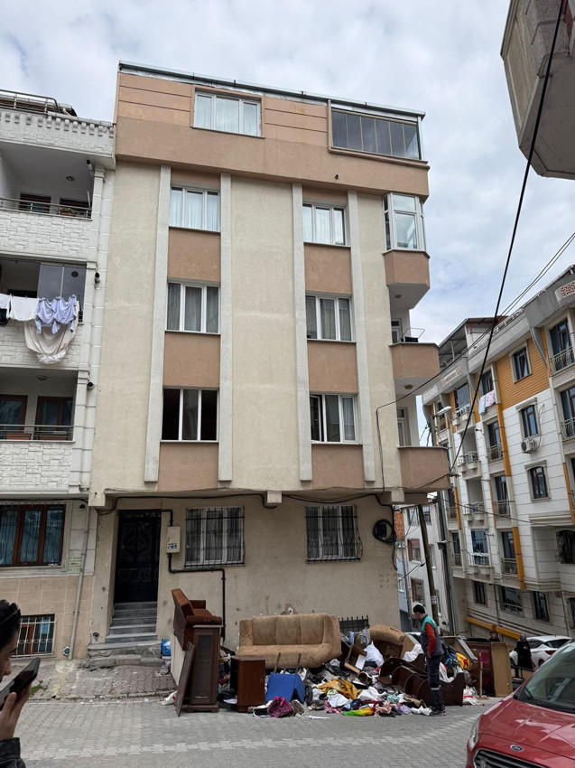 Ev sahibi, kiracısının kabusu oldu: Kilidi değiştirip eşyaları sokağa attı - Resim: 2