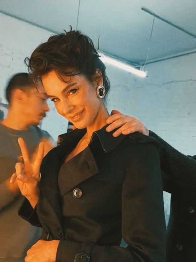 Türkiye'nin 52 yaşındaki yıllara meydan okuyan tescilli güzeli genç mankenlere taş çıkardı... - Resim: 3