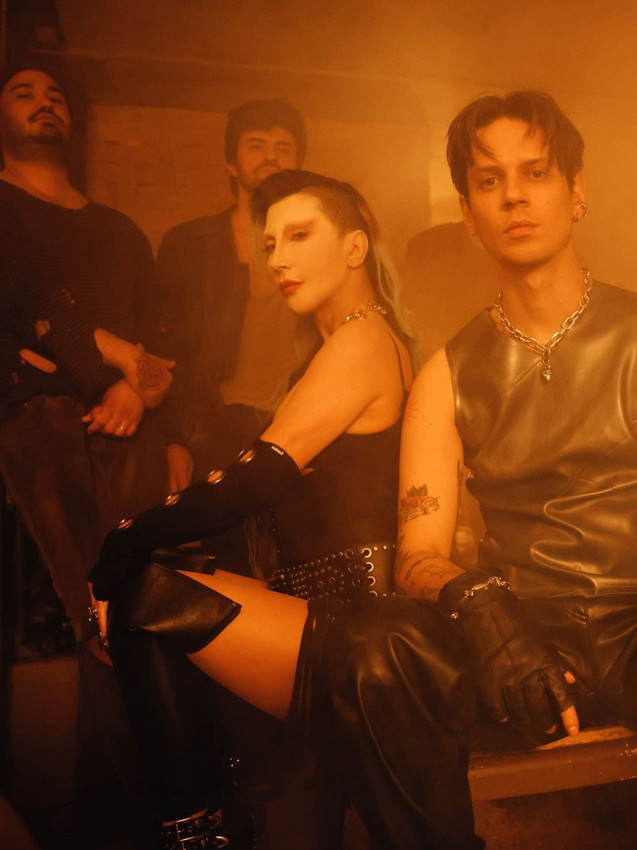 Hande Yener sınırları zorladığı yeni imajıyla sosyal medyayı ikiye böldü! - Resim: 4