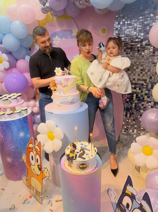 Güzel oyuncudan yabancı dadı isyanı olay oldu: ''Madem beğenmiyorsun ülkene git!'' - Resim: 2