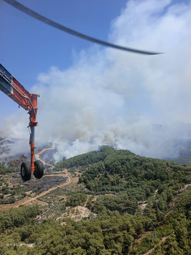 Muğla'da büyük yangın: Ormanı saran alevler evlere ulaştı - Resim: 2