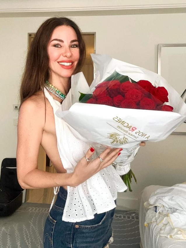 Defne Samyeli'den 53'üncü yaş pozu! Bikinisiyle genç kızlara taş çıkarttı - Resim: 2