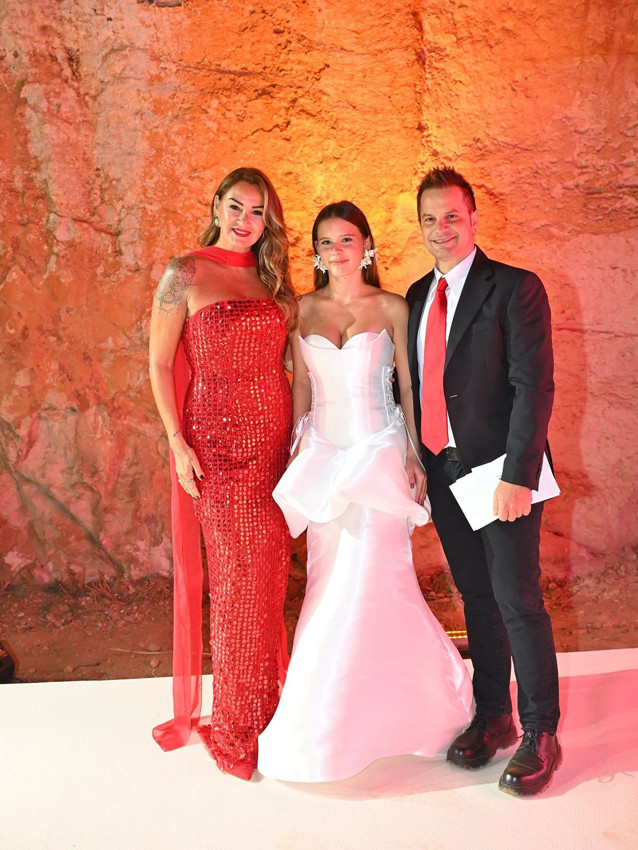 Pınar Altuğ ile Yağmur Atacan çiftinin kızı Su podyumda büyüledi - Resim: 1