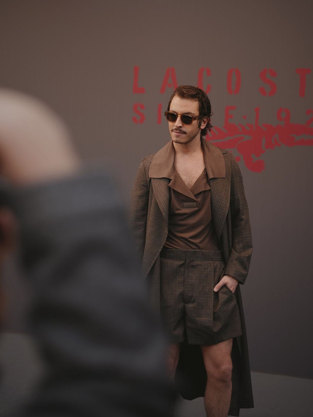 Yakışıklı oyuncu Boran Kuzum Paris Moda Haftası için iddialı tercihi ile olay oldu - Resim: 4