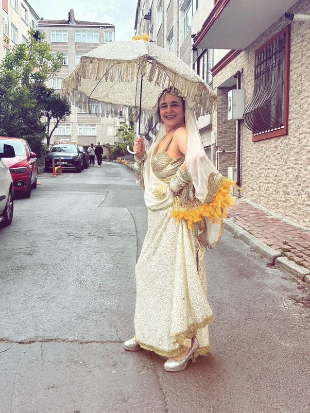 Esra Dermancıoğlu'nun Roman dansı sosyal medyayı salladı: ''Kobra Murat neredesin?'' - Resim: 3