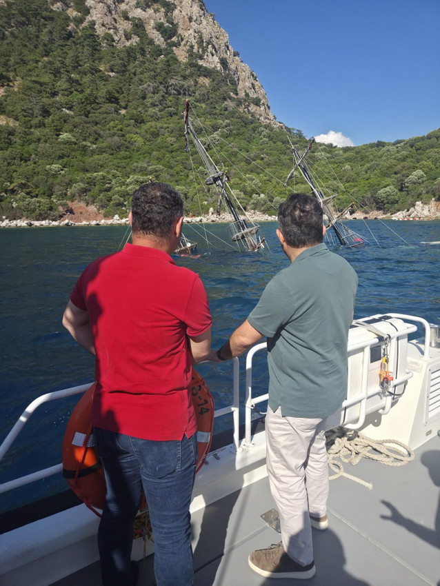 Marmaris'te 110 yolculu tur teknesi Akvaryum Koyu'nda battı! - Resim: 3