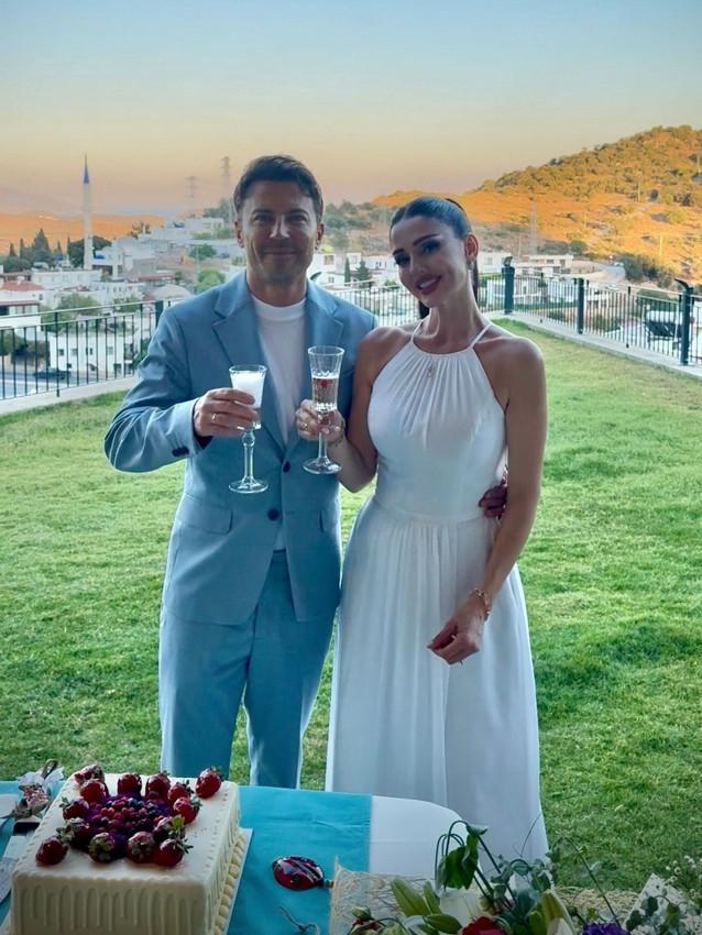 Ünlü Oyuncu Tolga Güleç ve spiker Öykü Cengiz evlendi: - Resim: 2