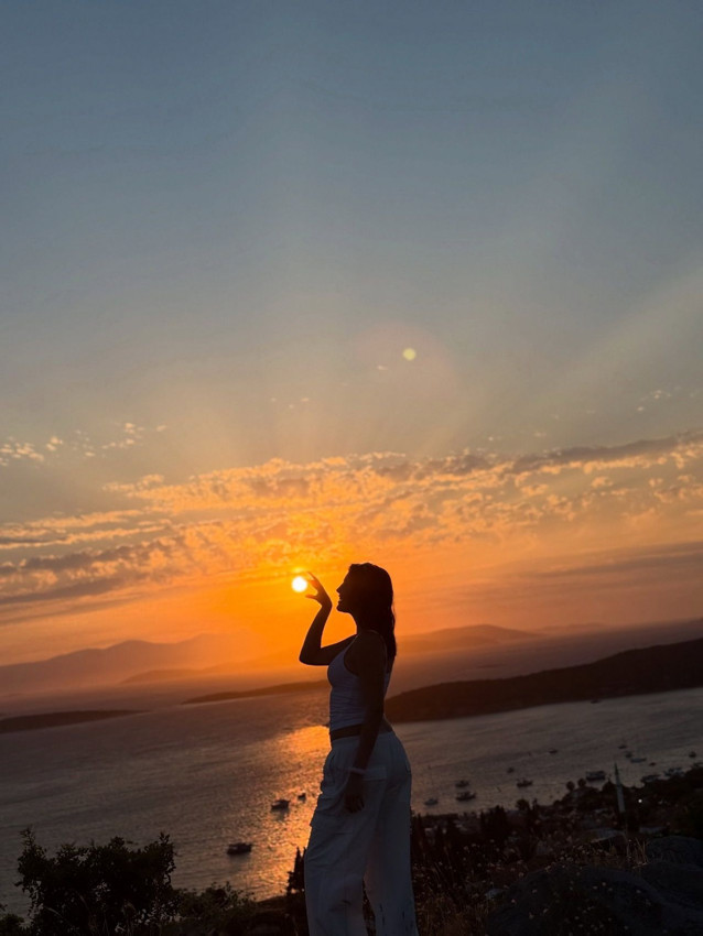 Yaz sezonunu beyaz bikinisiyle açan Melis Sezen'in yeni hobisi dikkat çekti - Resim: 4
