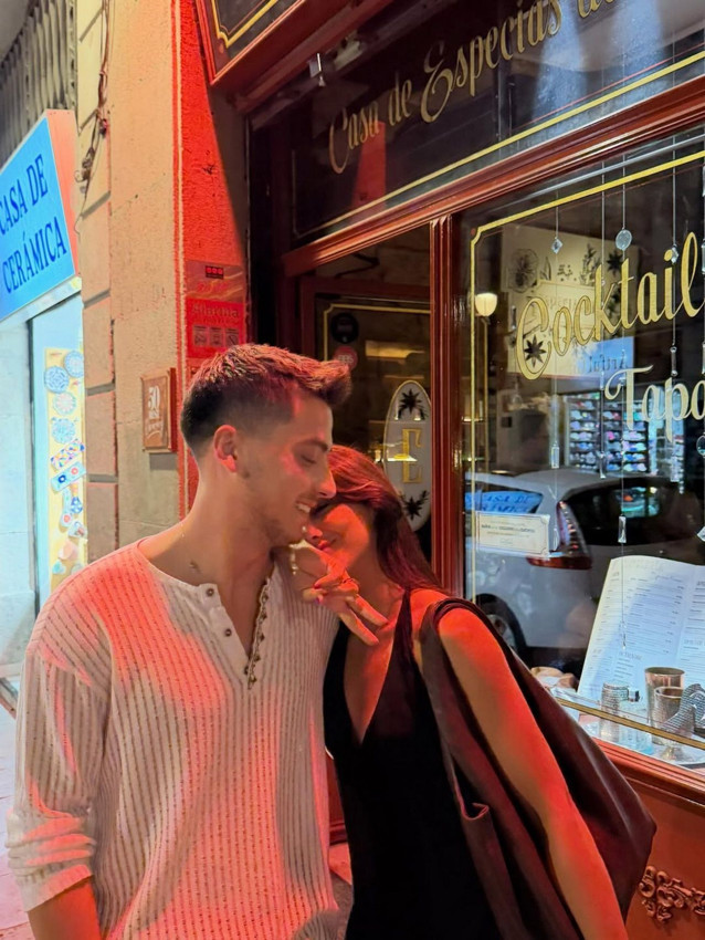 Uzak Şehir'in yıldızları Dilin Döğer ve Atakan Özkaya'dan romantik doğum günü kutlaması - Resim: 2