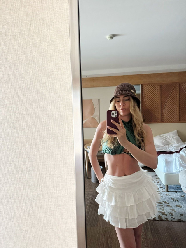 Sinem Kobal'dan bikinili tatil pozları: İki çocuk annesi oyuncunun fiziği gündem oldu - Resim: 2