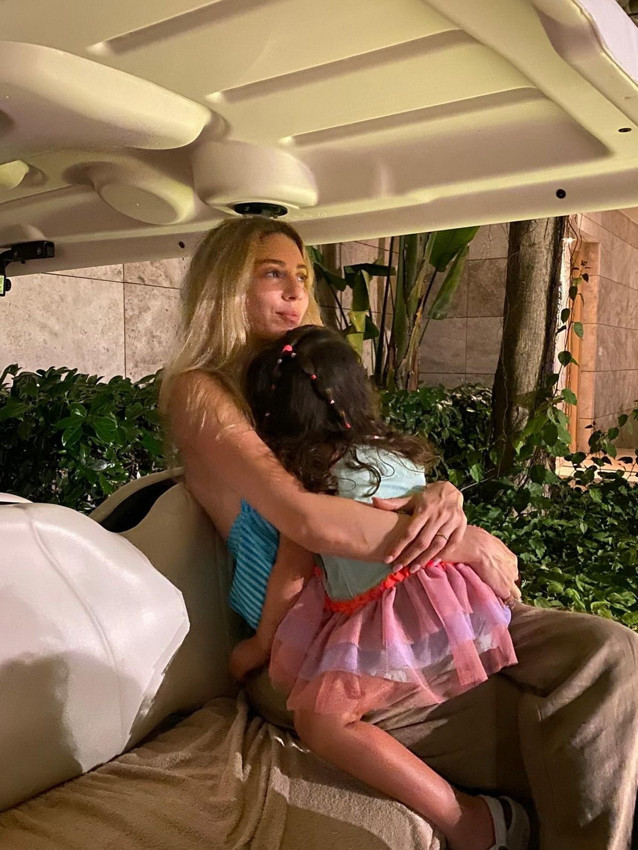 Sinem Kobal'dan bikinili tatil pozları: İki çocuk annesi oyuncunun fiziği gündem oldu - Resim: 3