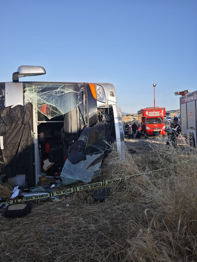 Amasya'da çift katlı otobüs devrildi: 2'si ağır 46 yaralı var! - Resim: 4