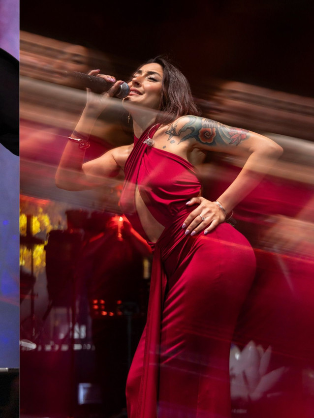Melek Mosso'nun konserindeki çılgın dans şovu ve 'Ahbap' çıkışı olay oldu! - Resim: 2