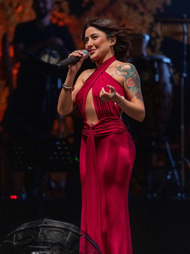Melek Mosso'nun konserindeki çılgın dans şovu ve 'Ahbap' çıkışı olay oldu! - Resim: 3