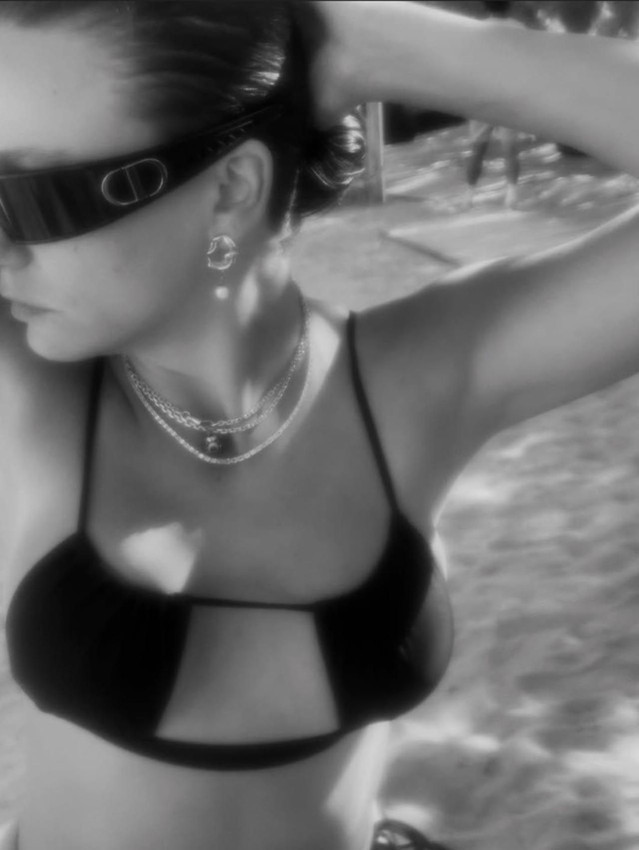 Serenay Sarıkaya bikinili tatil pozlarıyla yaz mevsimine veda etti - Resim: 1