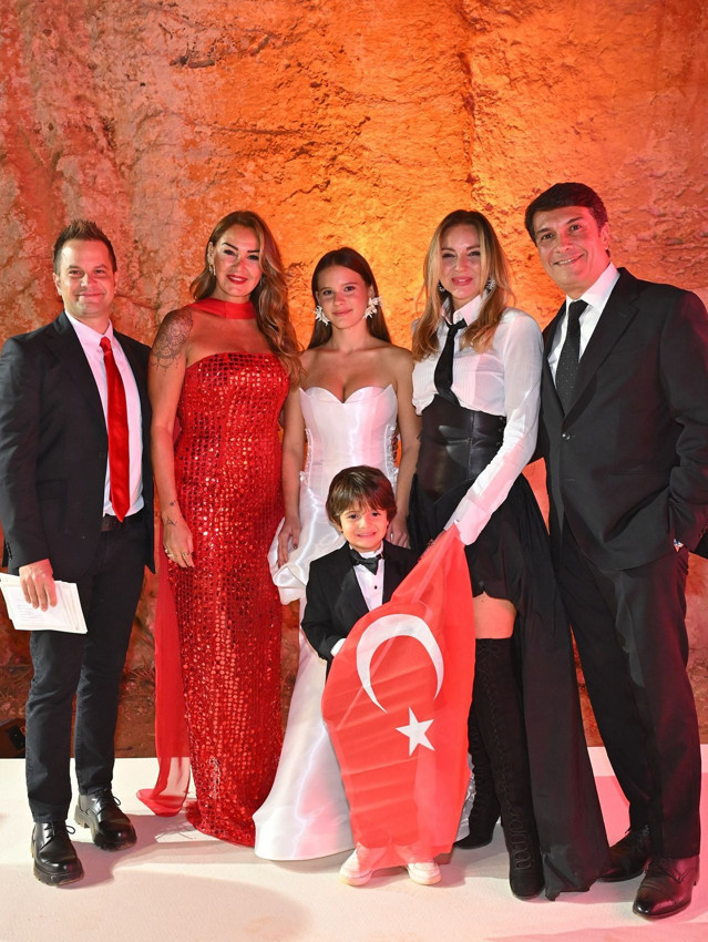 Pınar Altuğ ile Yağmur Atacan çiftinin kızı Su podyumda büyüledi - Resim: 3