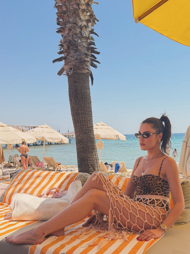 Şükran Ovalı'nın cesur tatil pozlarına Caner Erkin kayıtsız kalamadı - Resim: 4