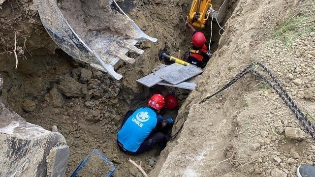 Çanakkale'de toprak kayması: Göçük altında kalanlar var - Resim: 4