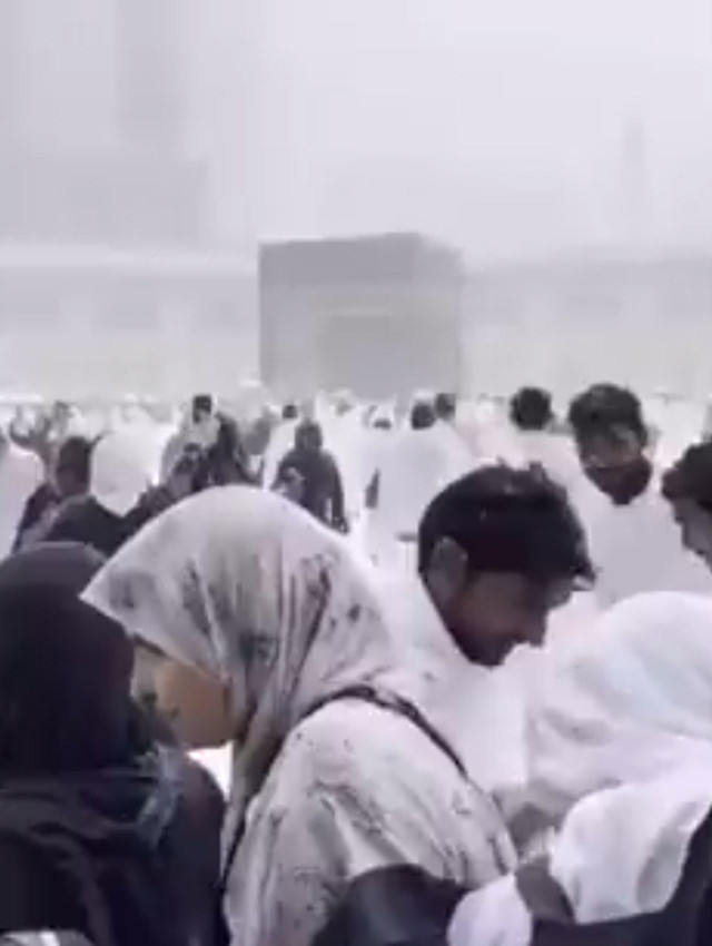 ''Kabe'de kar yağdı'' iddiası olay oldu - Resim: 1