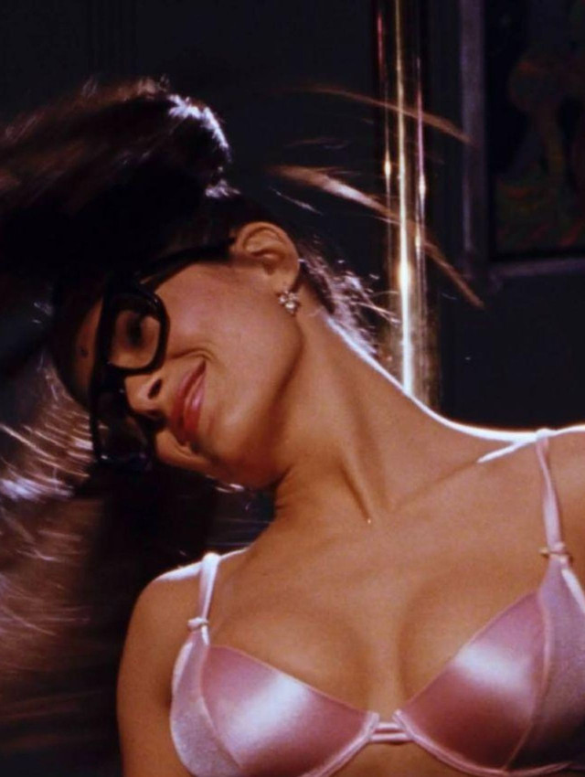 Güzel oyuncu Salma Hayek ''58 yaşında olduğuma kim inanır'' dansıyla olay oldu - Resim: 3