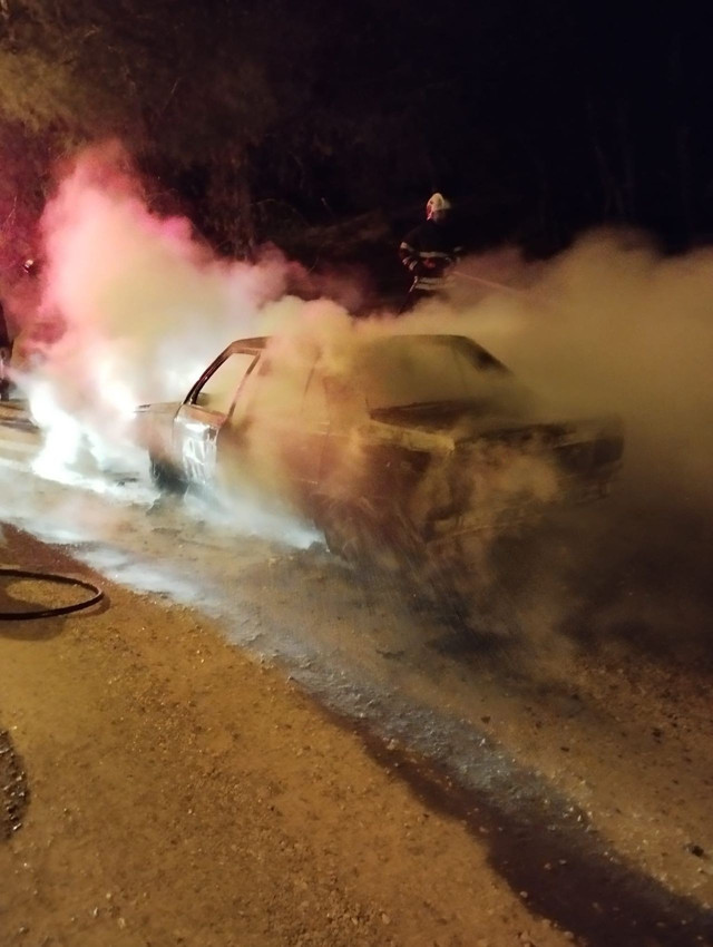 Trafikteki bir otomobil infilak etti, bir kişi feci halde can verdi - Resim: 2