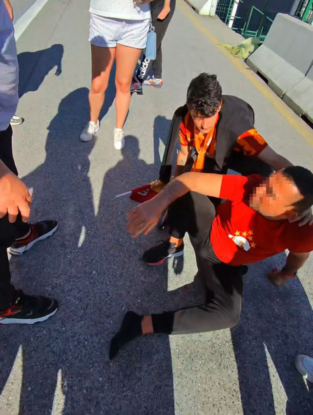 Kadıköy’de Galatasaraylı taraftara silahlı saldırı kamerada - Resim: 1