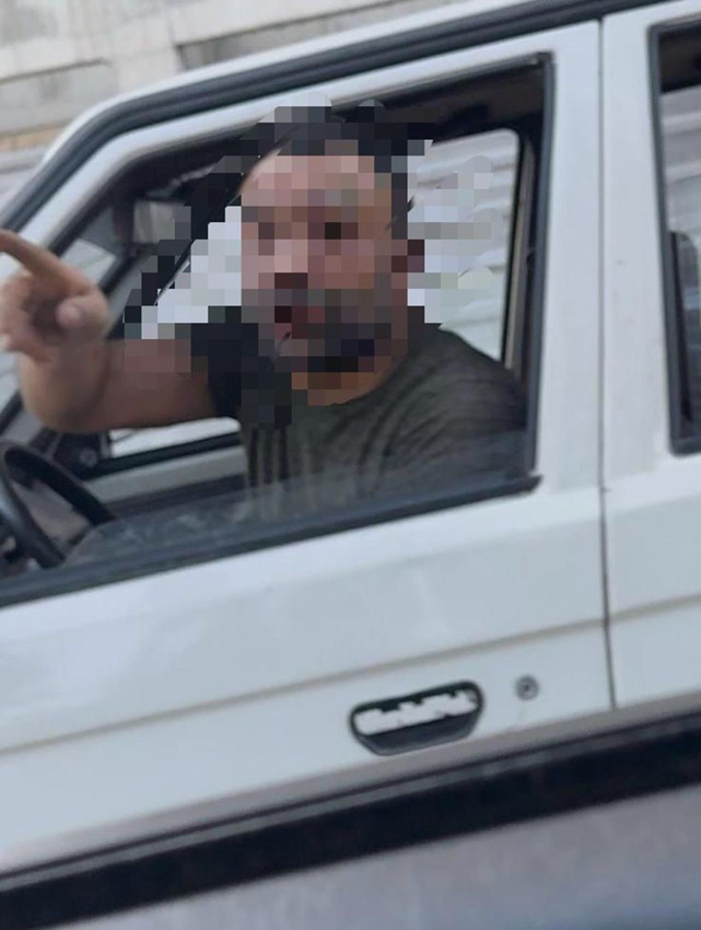 Trafikte kadın sürücülere kabusu yaşatan maganda kamerada - Resim: 1