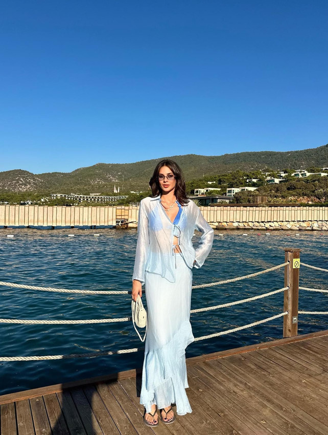 Defne Samyeli'nin kızı Deren Talu sosyal medyayı salladı - Resim: 1