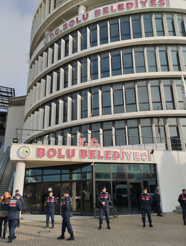 Bolu Belediyesi'ne yeni dalga operasyon: Jandarma didik didik aradı - Resim: 2