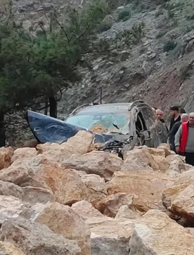 Mersin-Antalya yolunda dehşet anları! Bir cipi kağıt gibi ezen heyelan araç kamerasında - Resim: 3