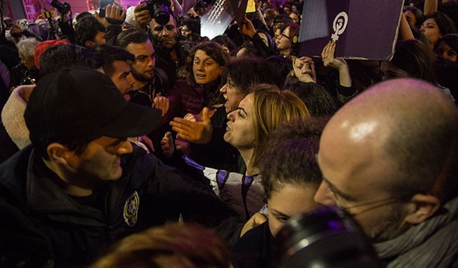 Kadınların Feminist Gece Yürüyüşü'ne polisten biber gazlı müdahale - Resim: 3