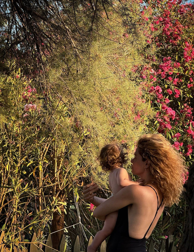 Ekranların güzel oyuncusu Burcu Biricik de İstanbul'u terk etti... Artık otel işletecek... - Resim: 2