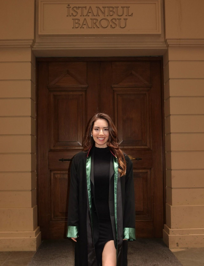 Kızılcık Şerbeti'nin Çimen'i güzel oyuncu diplomasını aldı ve avukat oldu! - Resim: 4