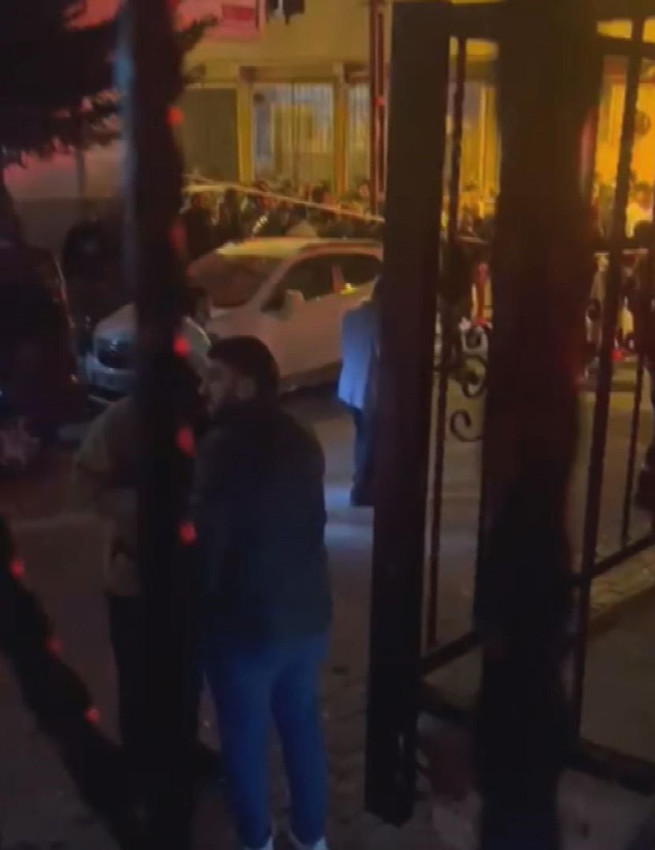 İstanbul'da 2 katlı binada patlama: Yaralılar var - Resim: 4