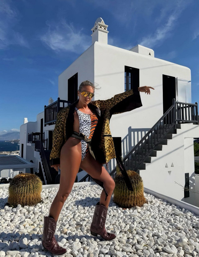 ''Bikini izi sevmem'' pozu olay olan Eda Taşpınar bu sefer de ''mini bikini'' şovu yaptı! - Resim: 2