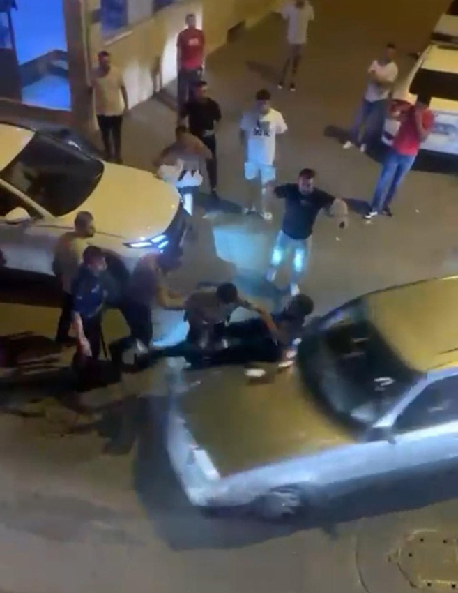 Firari hükümlüyü kaçırmak için otomobilleriyle polislere çarptılar - Resim: 1