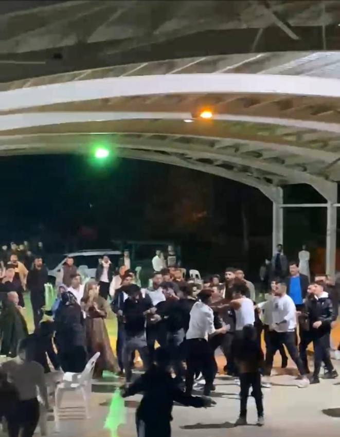 Düğün eğlencesi zehir oldu! Ortalığı savaş alanına çevirdiler - Resim: 4