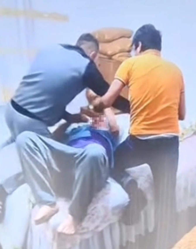 Yaşlı adamı döverek öldürüp intihar süsü verdiler! İşkence görüntüleri ortaya çıktı - Resim: 2