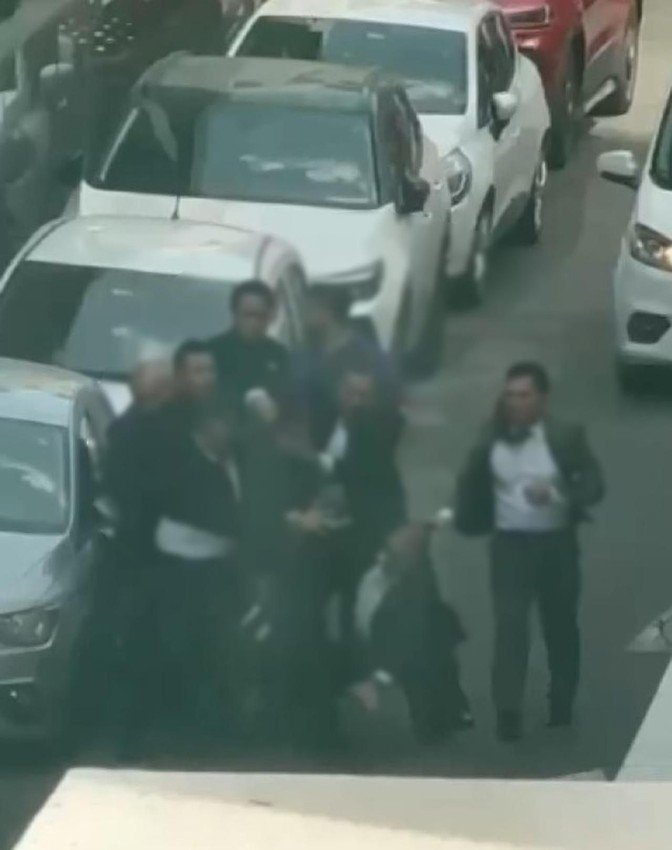 Holding binası önünde darbedildi, hastanede hayatını kaybetti! - Resim: 3