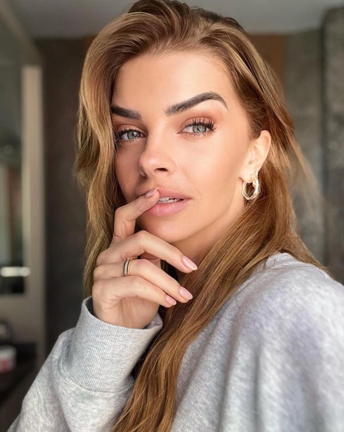 Pelin Karahan: ''Yan masamızdaki kız kocama mesaj attı'' - Resim: 1