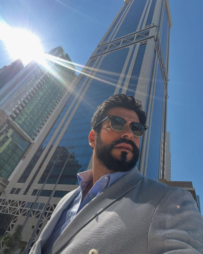 Burak Özçivit'in yalnızca ''yanına oturabilmek için'' öyle bir şey teklif ettiler ki... - Resim: 3