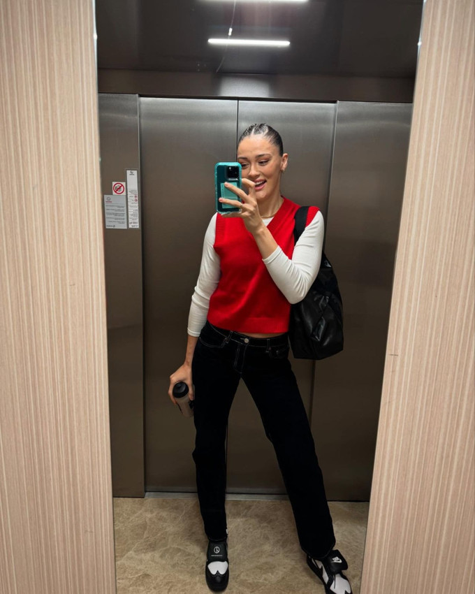 Filenin Sultanı Zehra Güneş liseli kıyafetiyle mankenlere taş çıkardı - Resim: 1